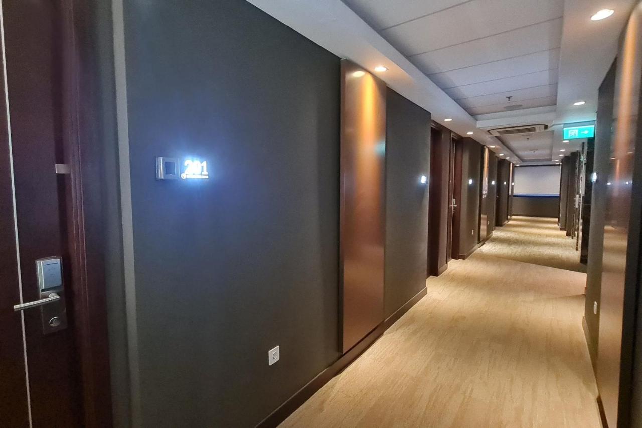 Fox Lite Grogol Jakarta Extérieur photo