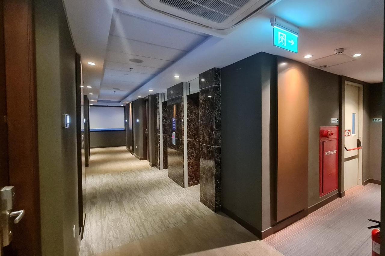 Fox Lite Grogol Jakarta Extérieur photo