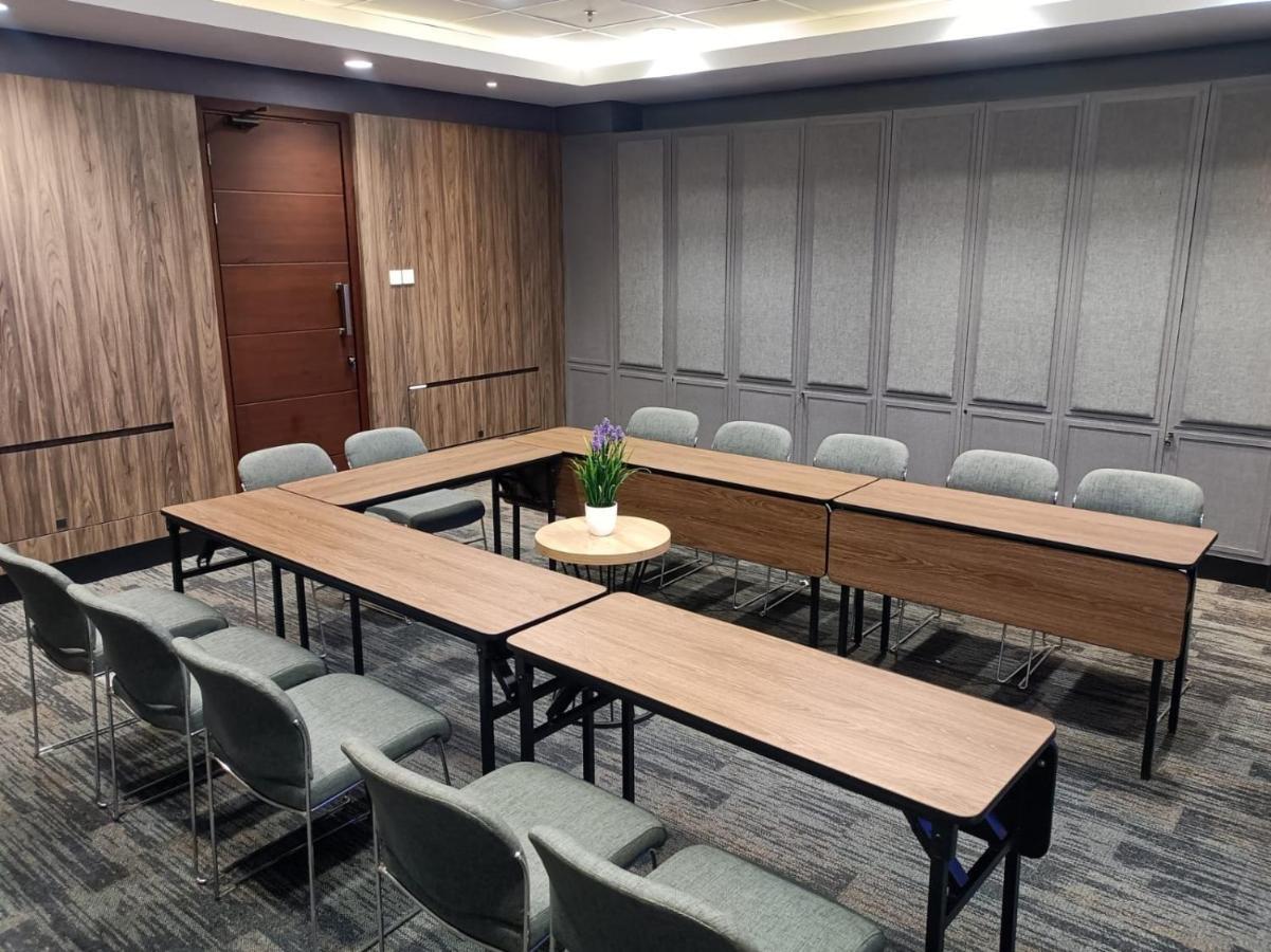 Fox Lite Grogol Jakarta Extérieur photo